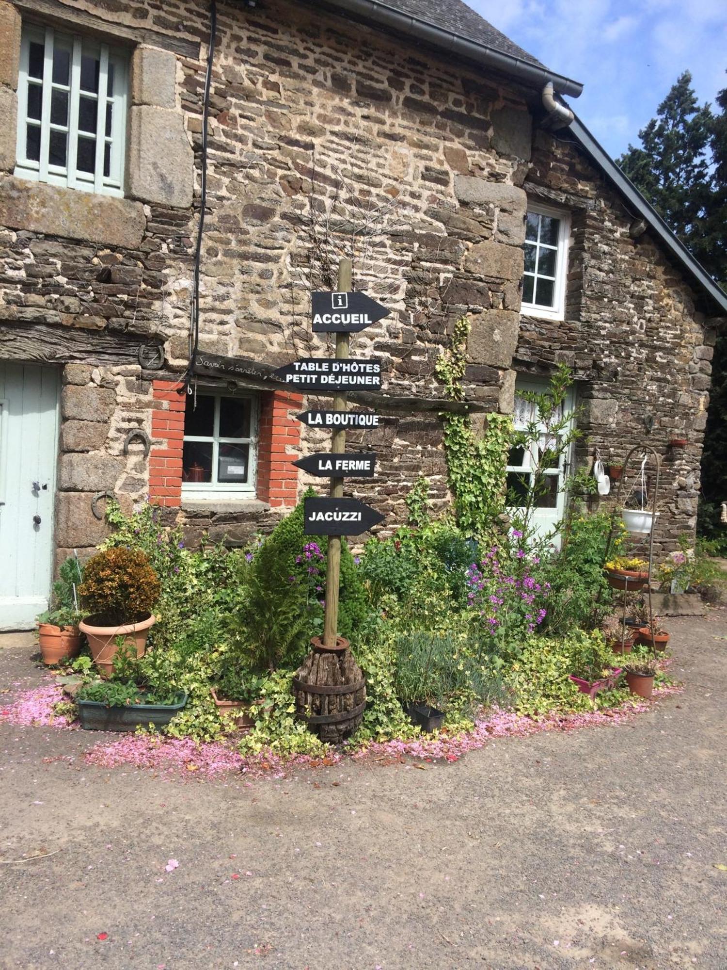 Bed and Breakfast Ferme De La Gortiere Le Teilleul Esterno foto
